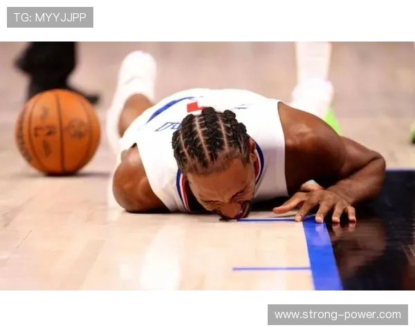 伦纳德带伤投篮仍信心满满